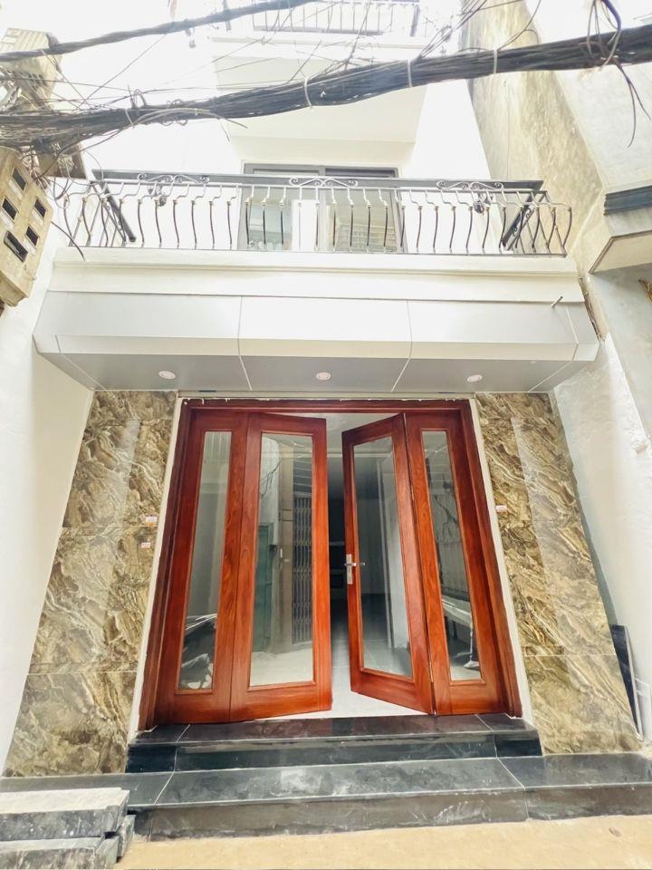 Nhà đẹp thang máy ở ngay phố Dương Văn Bé, Dt 50m2, 5t, Mt 4m, giá 12.9 tỷ.