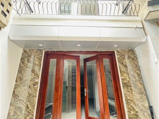 Nhà đẹp thang máy ở ngay phố Dương Văn Bé, Dt 50m2, 5t, Mt 4m, giá 12.9 tỷ.