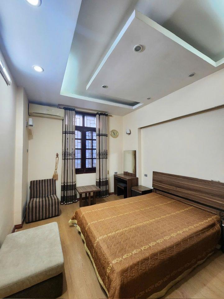 Bán nhà Nguyễn Đình Chiểu View Cv Thống Nhất, Dt 70m2, 4t mt 3.8m2, giá 18 tỷ.