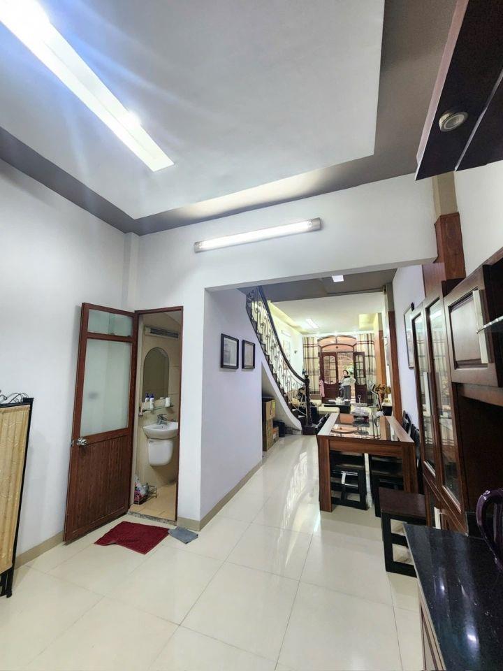Bán nhà Nguyễn Đình Chiểu View Cv Thống Nhất, Dt 70m2, 4t mt 3.8m2, giá 18 tỷ.
