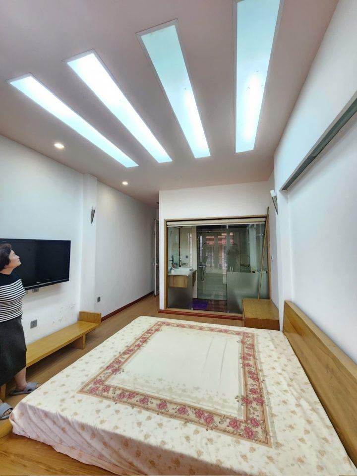 Bán nhà Nguyễn Đình Chiểu View Cv Thống Nhất, Dt 70m2, 4t mt 3.8m2, giá 18 tỷ.