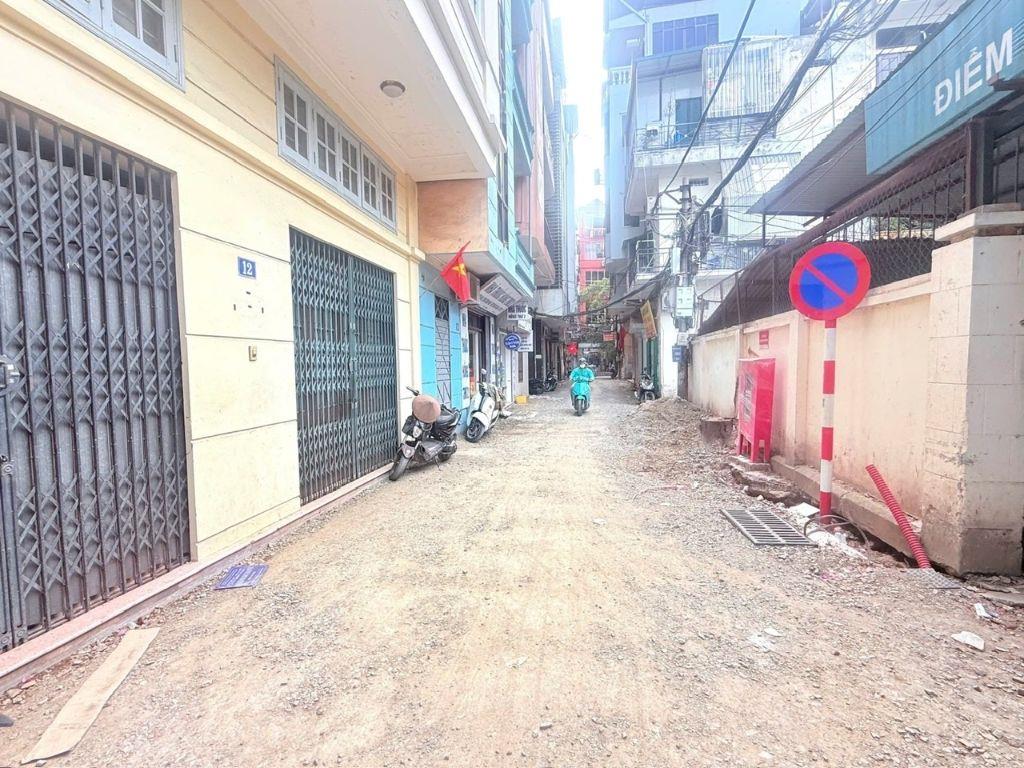 Siêu phẩm, Đường Láng hàng xóm Bv Giao Thông, ô tô vào nhà, kinh doanh sầm uất.