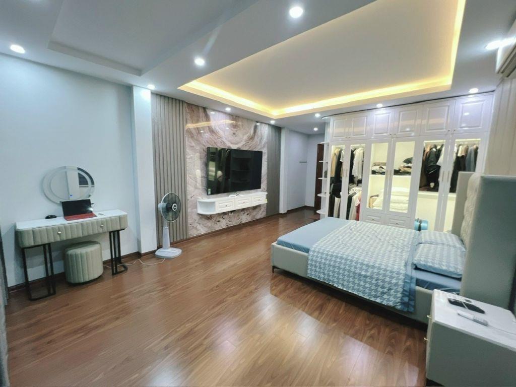 Giảm 3 tỷ!!! Bán nhanh nhà xây mới Nguyễn Sơn 76m2, 6t, mt 4.5m, giá 20.5 tỷ, kinh doanh.