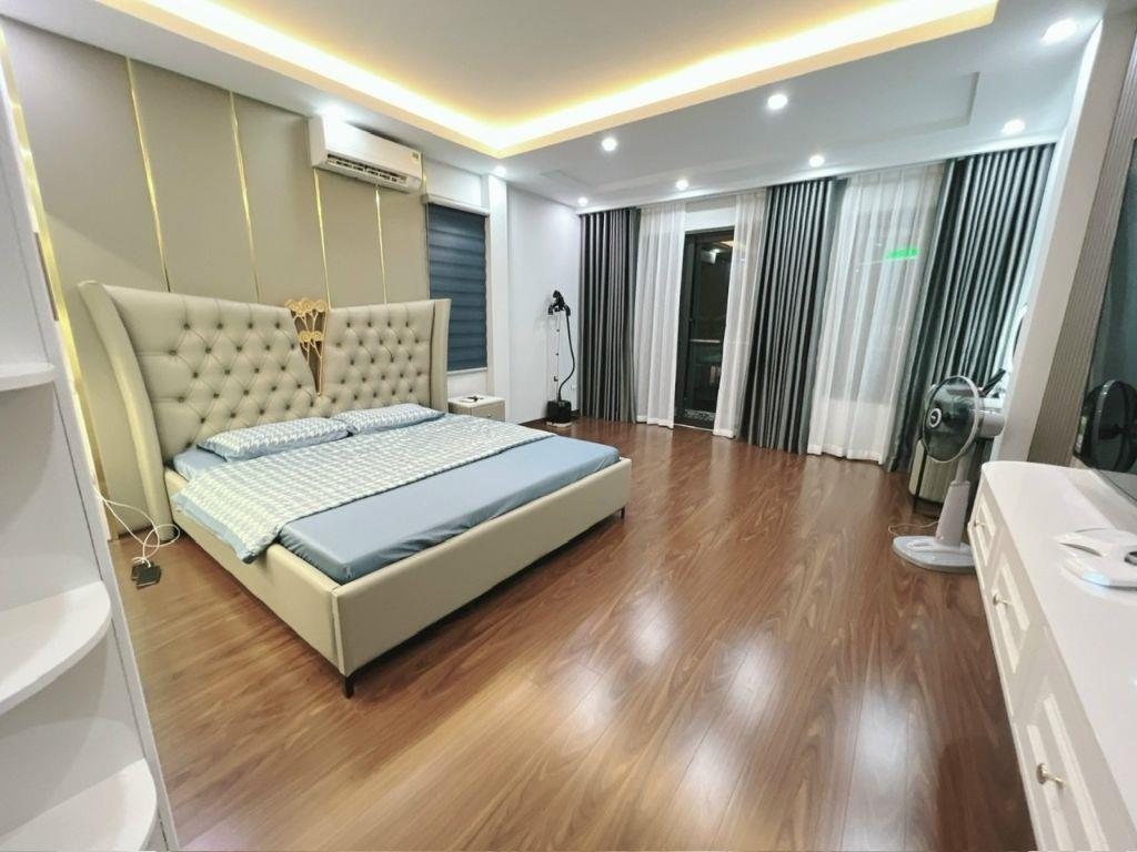 Giảm 3 tỷ!!! Bán nhanh nhà xây mới Nguyễn Sơn 76m2, 6t, mt 4.5m, giá 20.5 tỷ, kinh doanh.