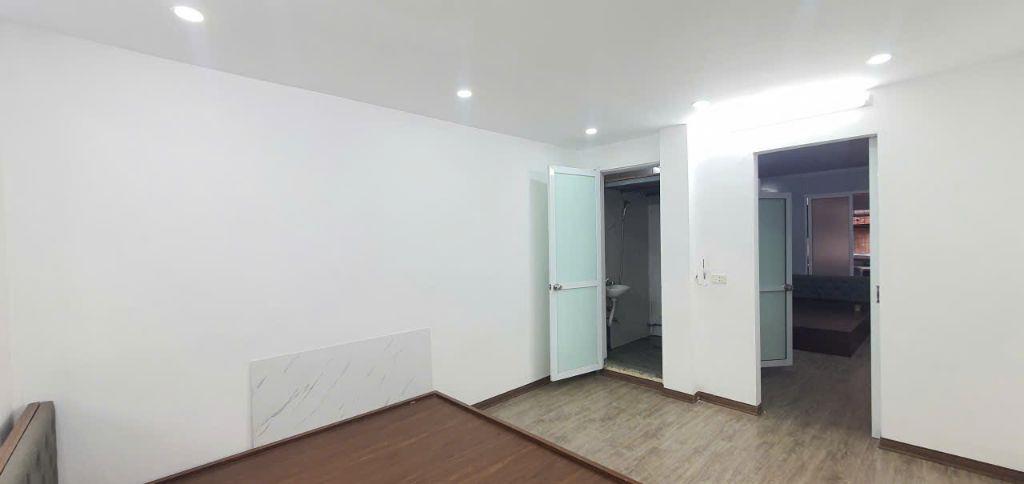 Nhà tập thể tầng 2 Kim Liên trung tâm Đống Đa, Dtsd 130m2.