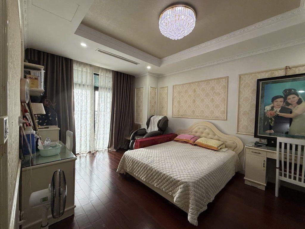 Bán gấp chung cư 250 Minh Khai, Dt 114m2, 3 ngủ 2 wc, giá chào 8.5 tỷ.