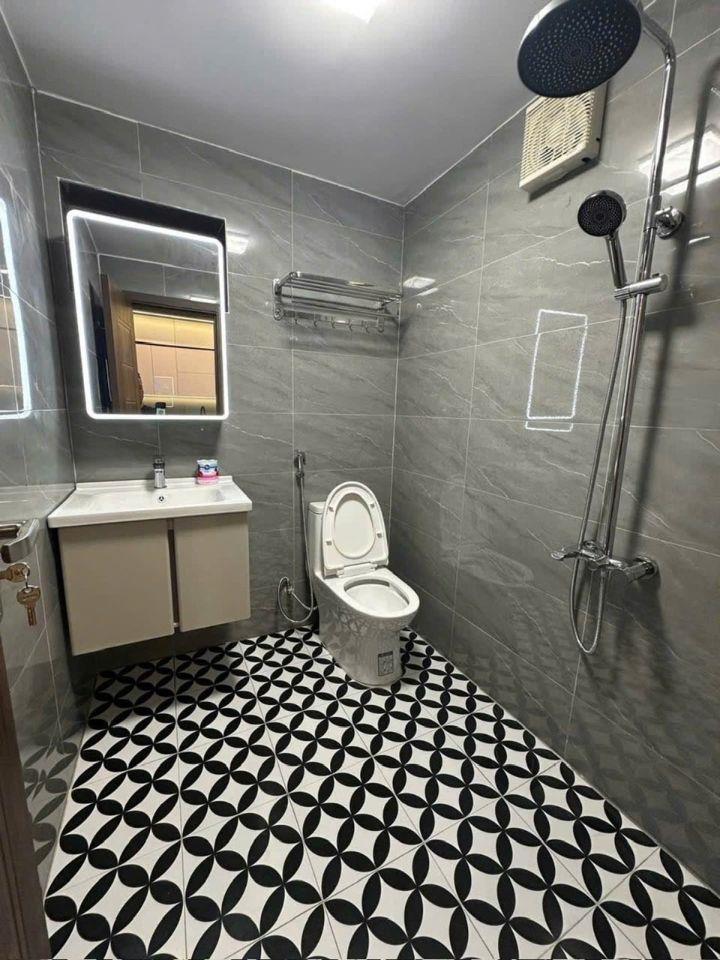 Bán căn hộ chung cư mặt phố Thanh Nhàn Full nội thất đẹp giá 5.5 tỷ.
