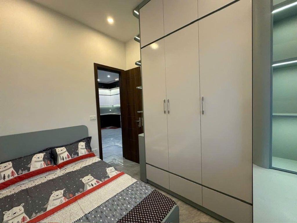 Bán căn hộ chung cư mặt phố Thanh Nhàn Full nội thất đẹp giá 5.5 tỷ.