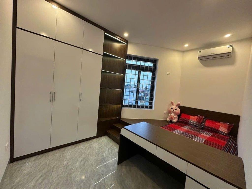 Bán căn hộ chung cư mặt phố Thanh Nhàn Full nội thất đẹp giá 5.5 tỷ.