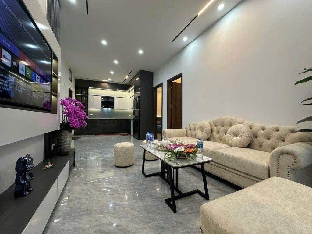 Bán căn hộ chung cư mặt phố Thanh Nhàn Full nội thất đẹp giá 5.5 tỷ.
