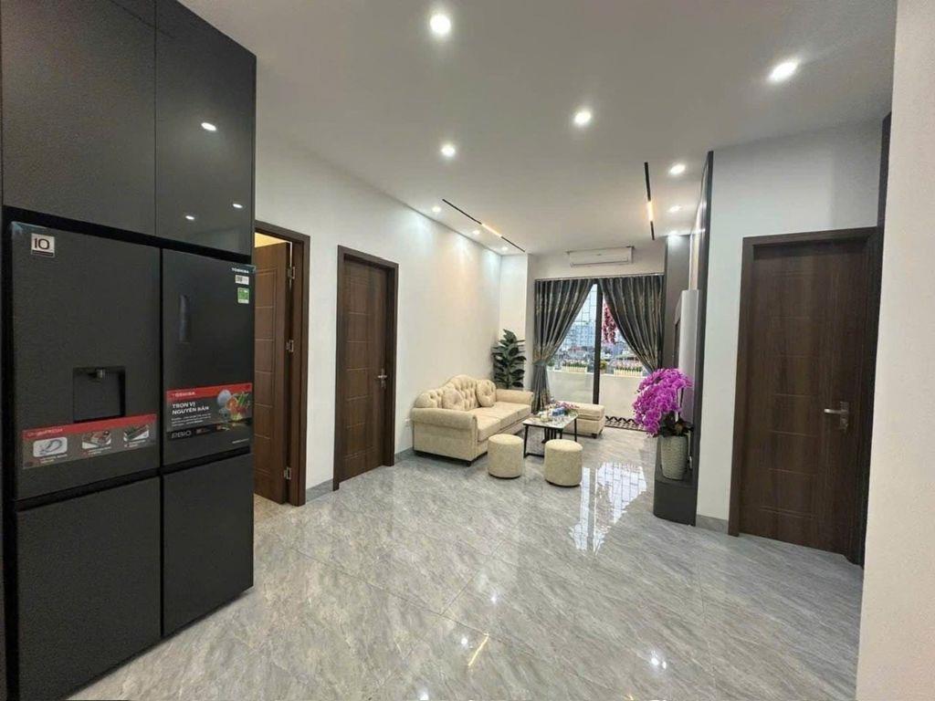 Bán căn hộ chung cư mặt phố Thanh Nhàn Full nội thất đẹp giá 5.5 tỷ.