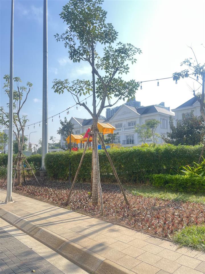 Chính chủ cần bán gấp căn bt góc s224.5m
