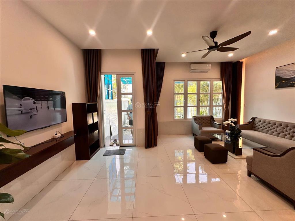 Căn nhà phố có sẵn dòng tiền cần bán gấp. 115m2 giá 6.4 tỷ thương lượng thiện chí, đang sẵn hđ thuê