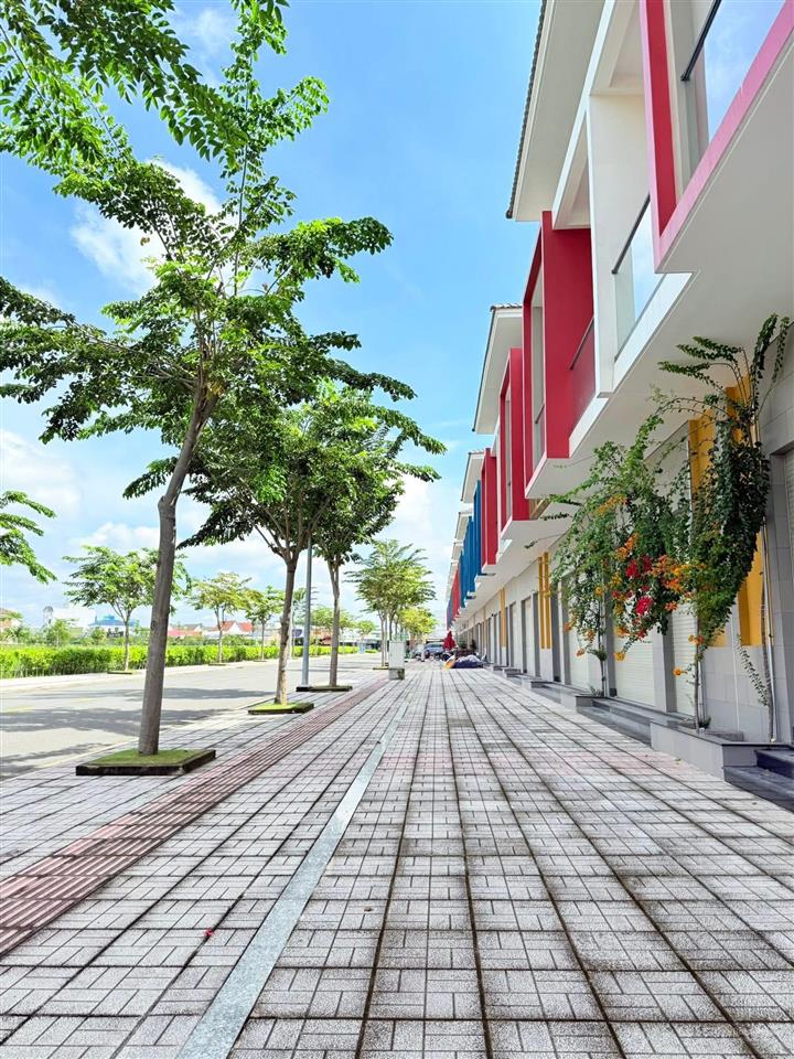 Bán gấp shophouse 7mx24 kdt suncasa vị trí đẹp kinh doanh tốt giá 5tỷ650 full nhà sẵn