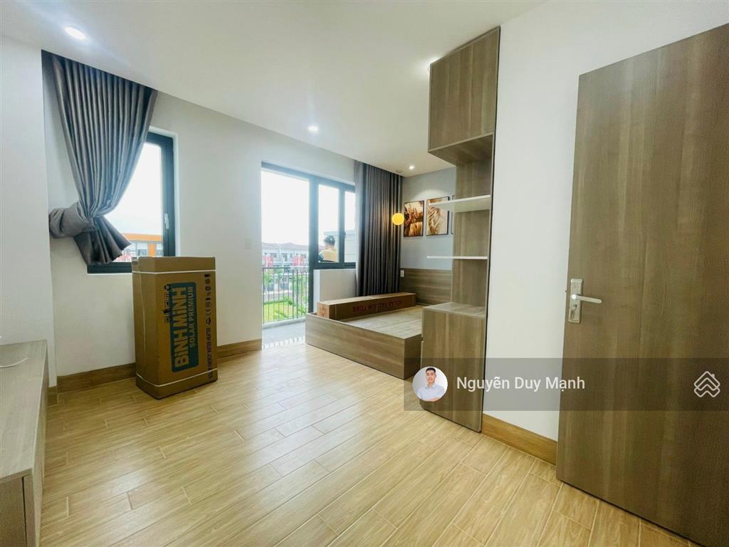 Bán gấp căn nhà phố 3tầng view công viên full nội thất 3pn/100m2 suncasa central giá 4.4tỷ sổ hồng