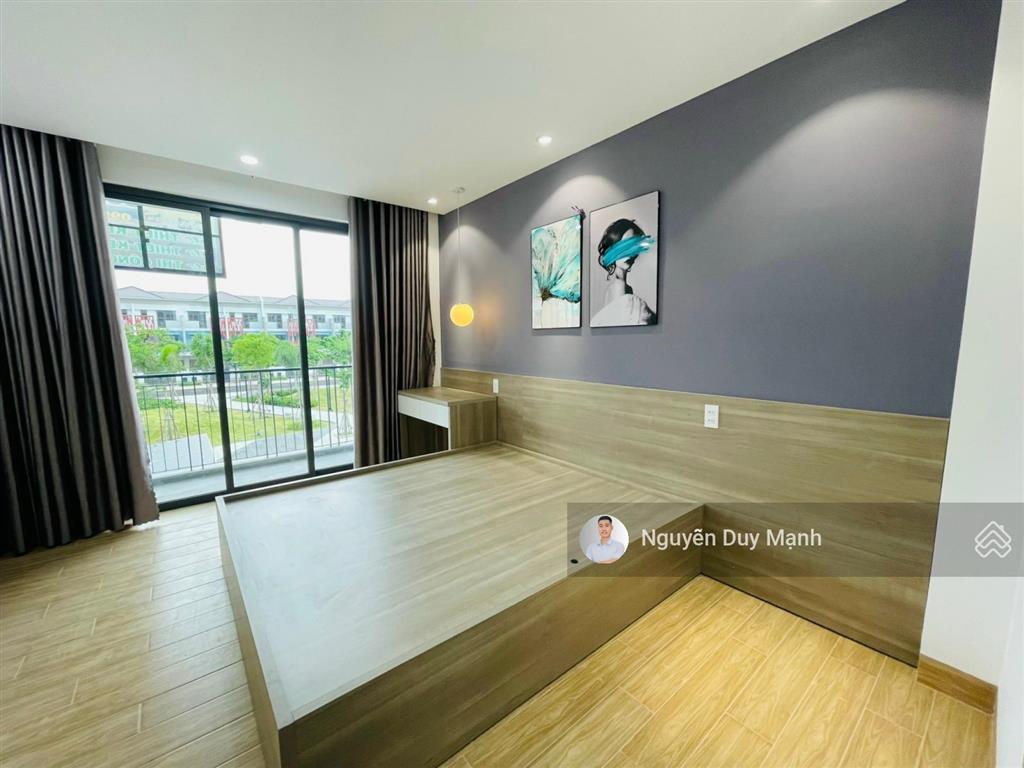 Bán gấp căn nhà phố 3tầng view công viên full nội thất 3pn/100m2 suncasa central giá 4.4tỷ sổ hồng