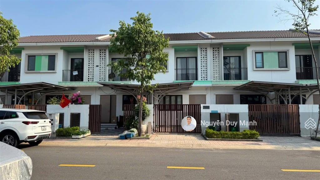 Bán gấp nhà phố 2 tầng/100m2 suncasa central trung tâm vsip ii sổ hồng sẵn giá 2.85tỷ full