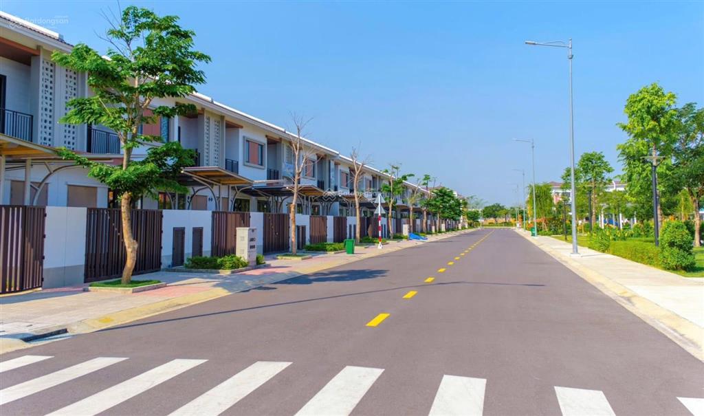 Bán căn nhà 2 tầng view công viên, sổ hồng sẵn
diện tích 5x20m giá full 3.1tỷ