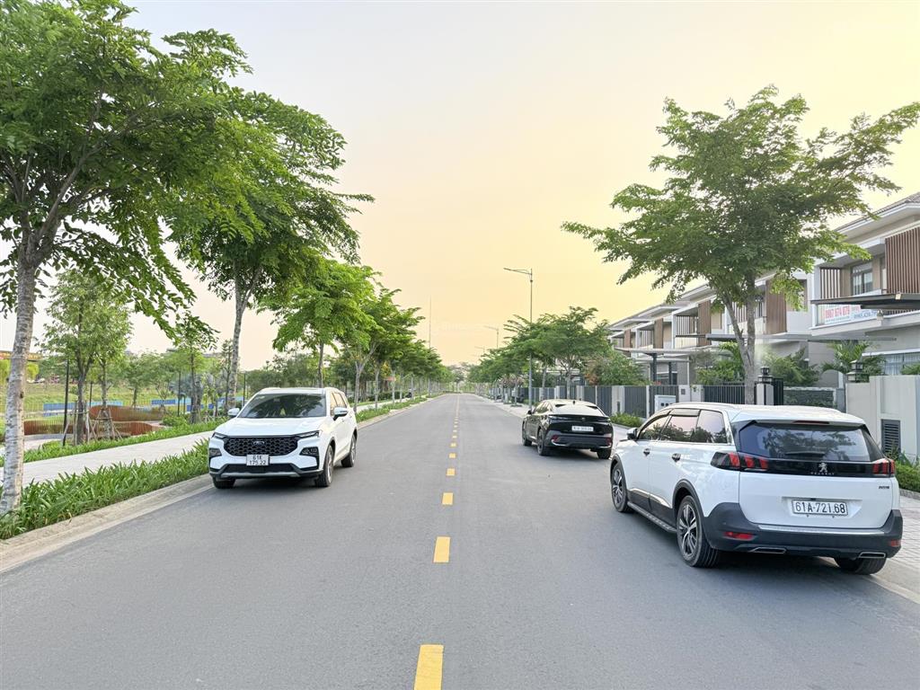 Duy nhất căn biệt thự 250m2 view công viên suối 10.000m2 tại vsip ii kđt suncasa giá 7,8tỷ full