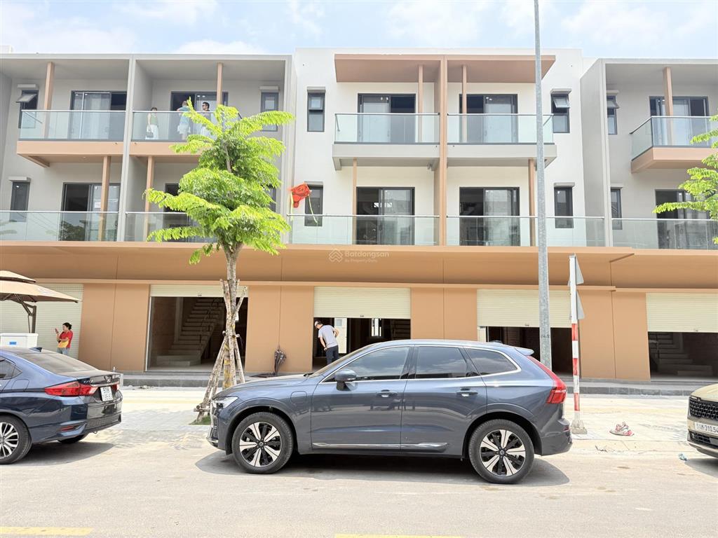 Bán gấp nhà phố suncasa square vsip ii vị trí đẹp cho thuê tốt giá 3.67tỷ/100m2