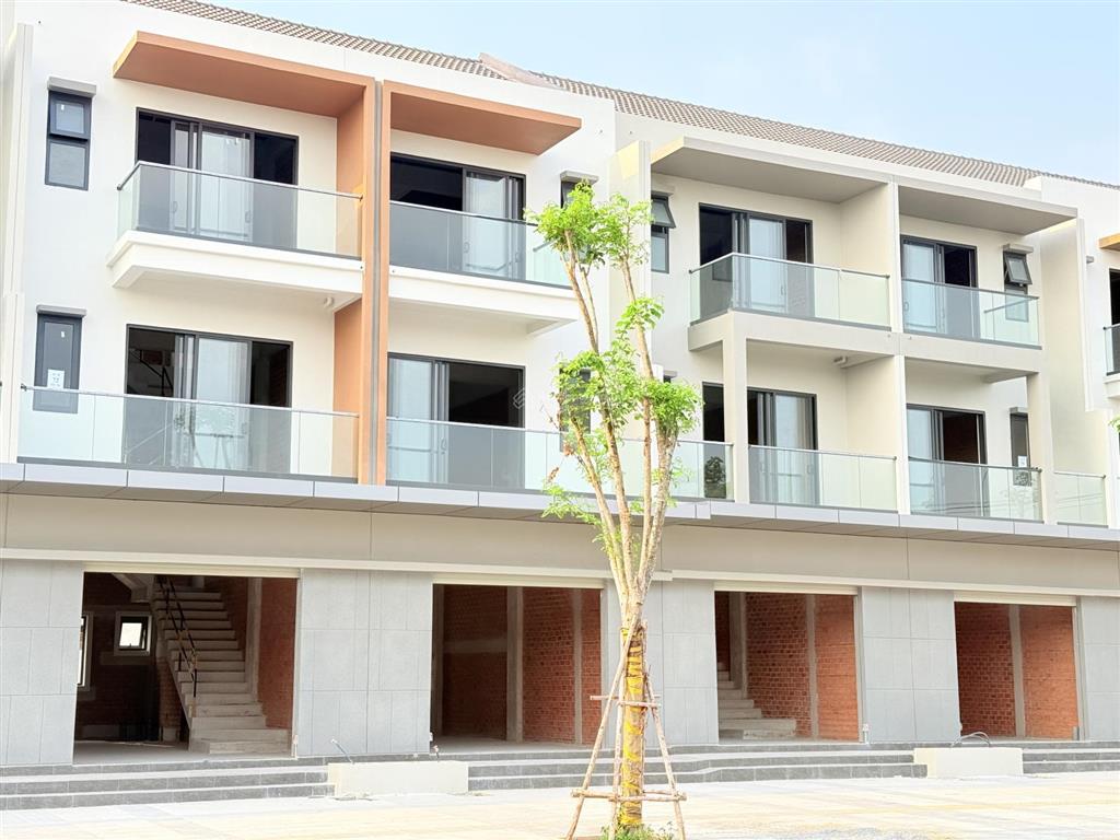 Chỉ cần thanh toán 1.3 tỷ nhận nhà căn shophouse mặt tiền 4.5 tỷ tại kđt suncasa square vsip ii