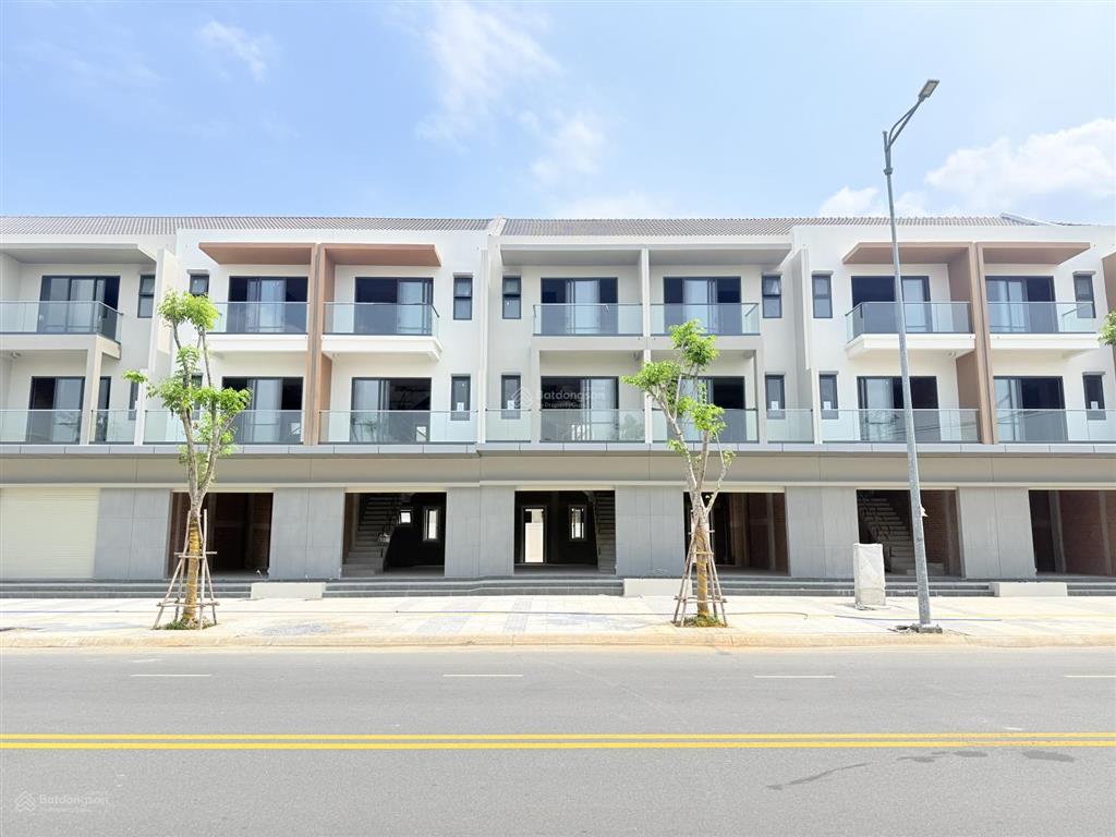 Chỉ cần thanh toán 1.3 tỷ nhận nhà căn shophouse mặt tiền 4.5 tỷ tại kđt suncasa square vsip ii