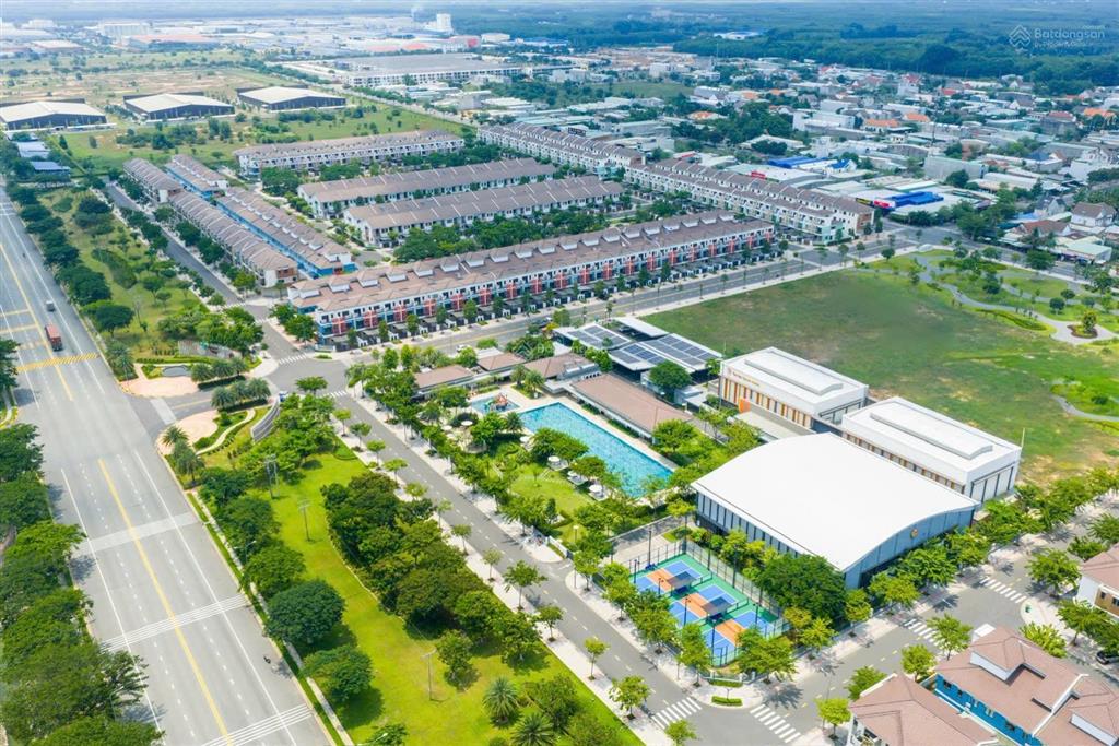 Bán gấp căn 3 tầng/100m2 kđt suncasa central trục đường 30m sổ hồng sẵn vị trí đẹp giá 3.4tỷ