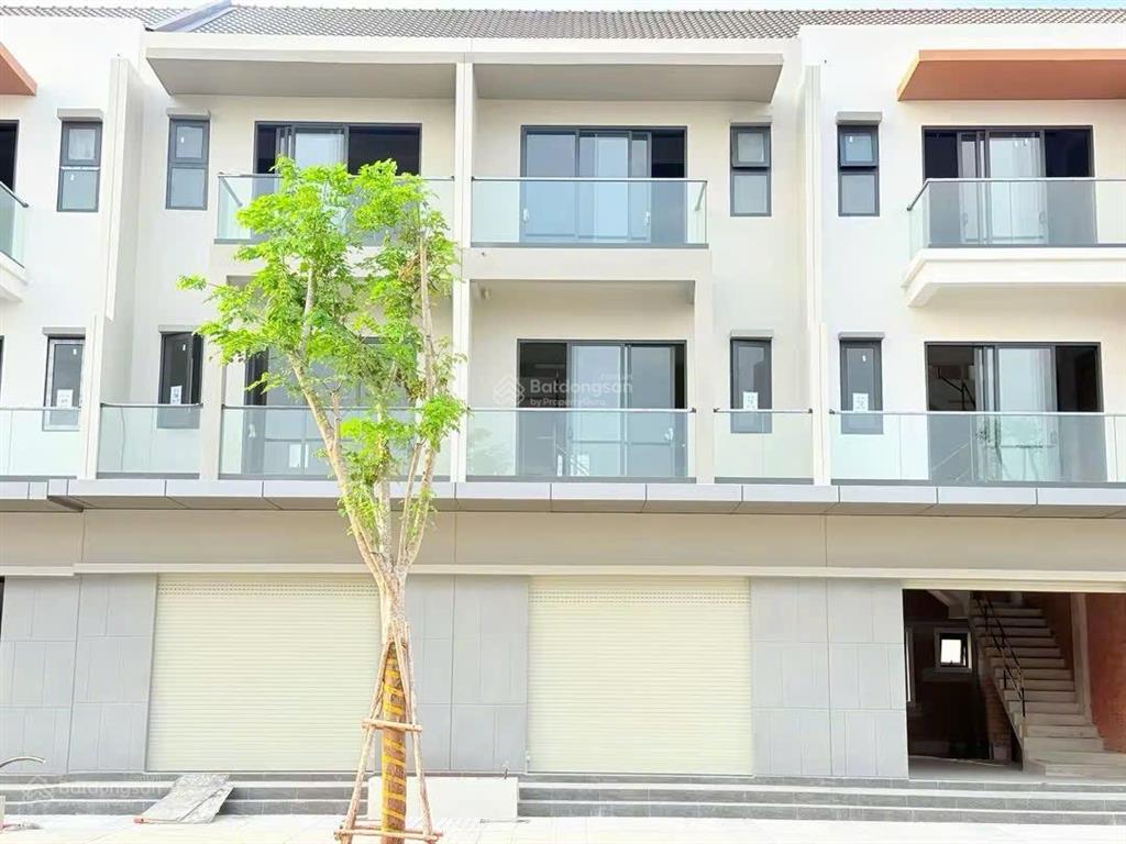 Chỉ 1,1 tỷ nhận ngay nhà phố sun casa square 5x20m, 1 trệt 2 lầu, ngay trung tâm vsip 2a