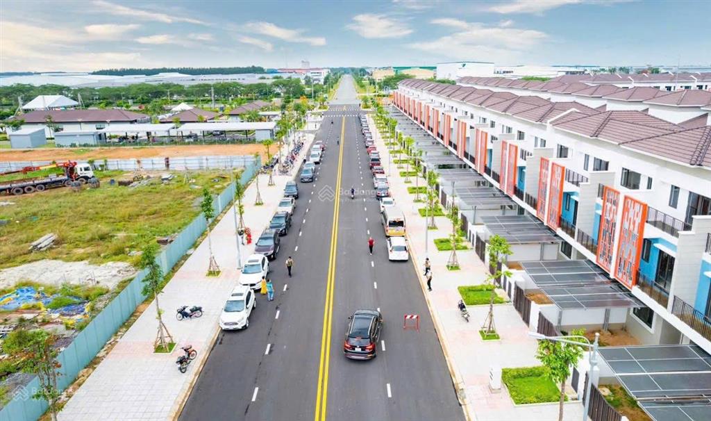 Bán cắt lỗ căn nhà phố 3 tầng suncasa central ngay khu tiện ích đường 25m sổ hồng sẵn 3,4 tỷ/100m²
