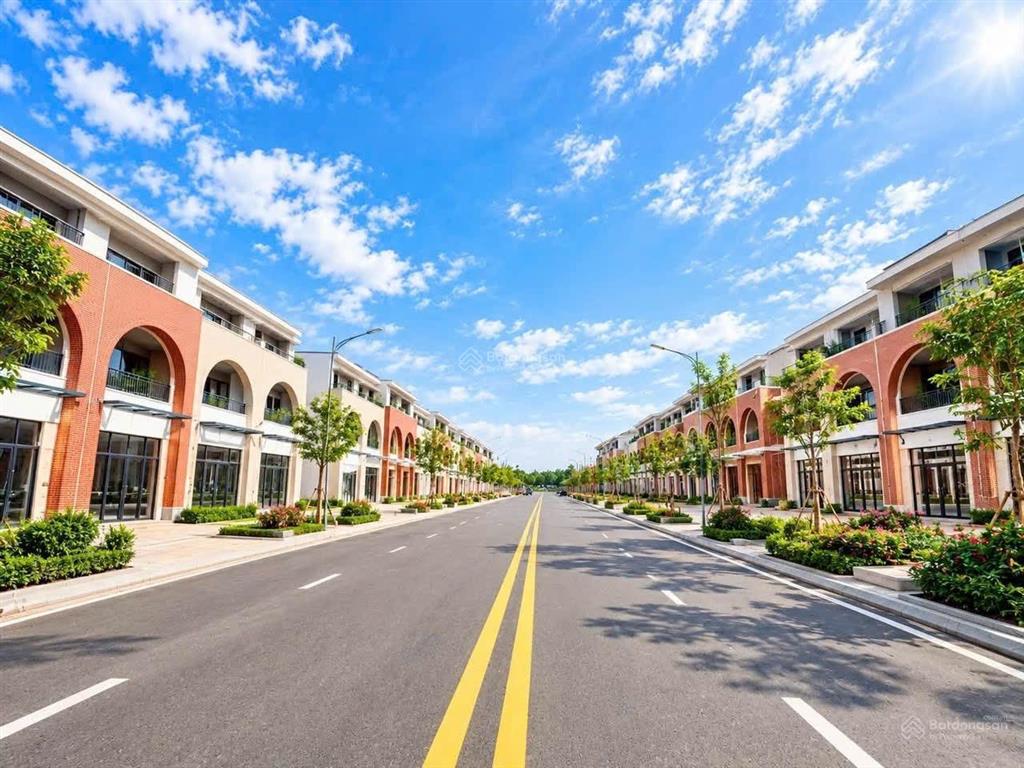 Shophouse mặt tiền kinh doanh green city tpm bình dương ngay gần chợ giá f0 6,4 tỷ/110m2 sổ sẵn