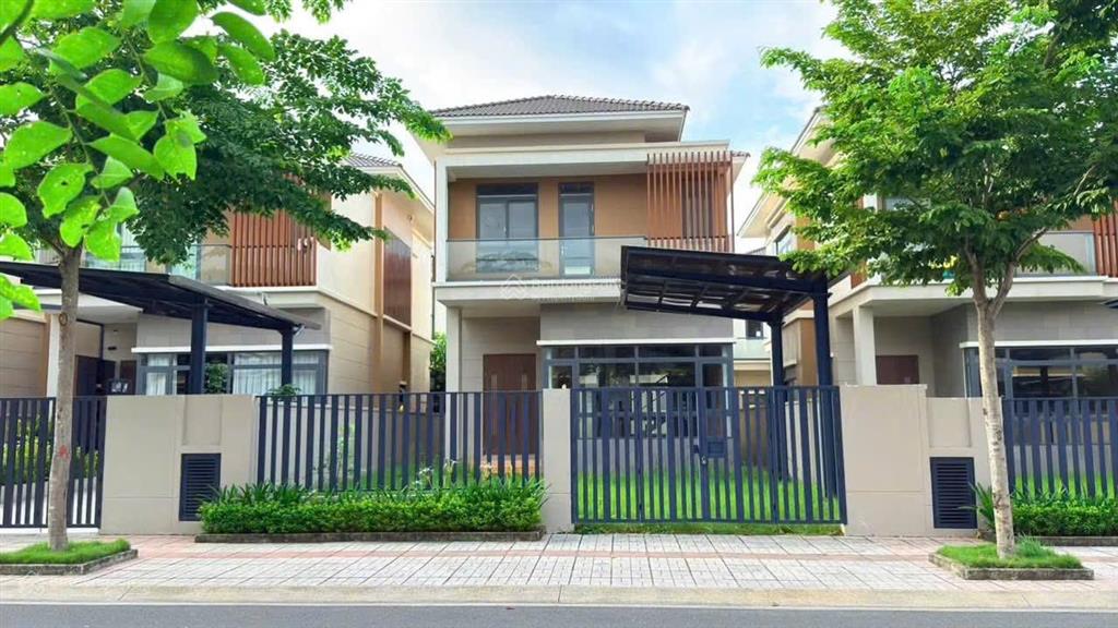 Bán gấp căn biệt thự siêu đẹp sun casa central 250m2 ngay kdc vsip 2 đường dân chủ giá full 6,4 tỷ