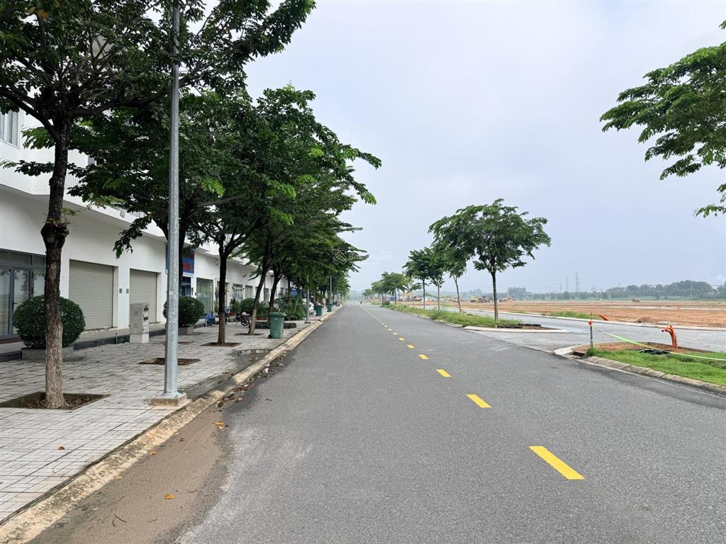 Bán gấp căn shophouse góc giữa suncasa hoà phú bình dương 112m2 giá 3tỷ050 full