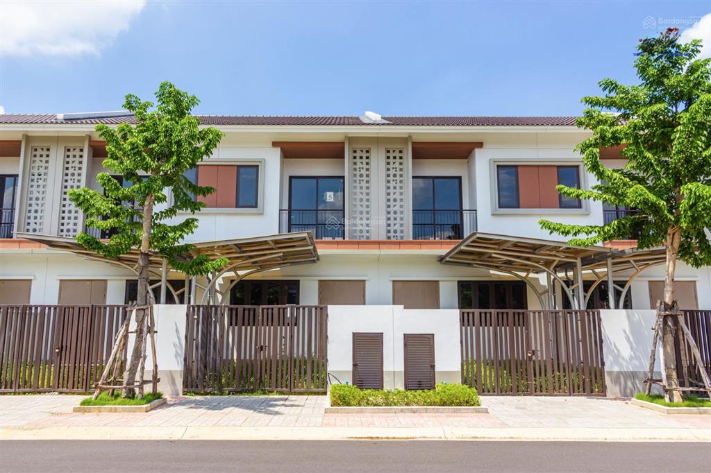 Chủ bán gấp căn nhà phố 2 tầng/100m2 view công viên suncasa central bình dương 3tỷ bao sổ