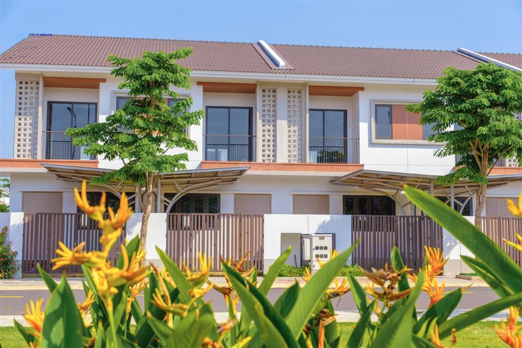 Chủ bán gấp căn nhà phố 2 tầng/100m2 view công viên suncasa central bình dương 3tỷ bao sổ