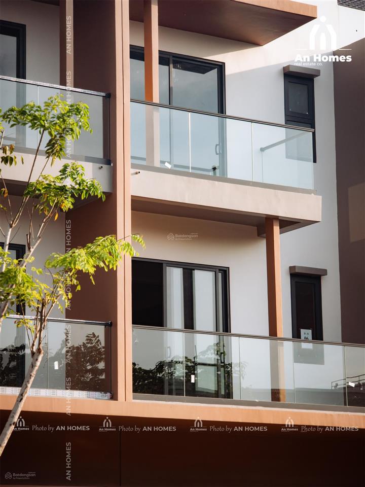 Bán nhà phố suncasa square 100m2 tại vsip2 bình dương view công viên giá 3tỷ68 full