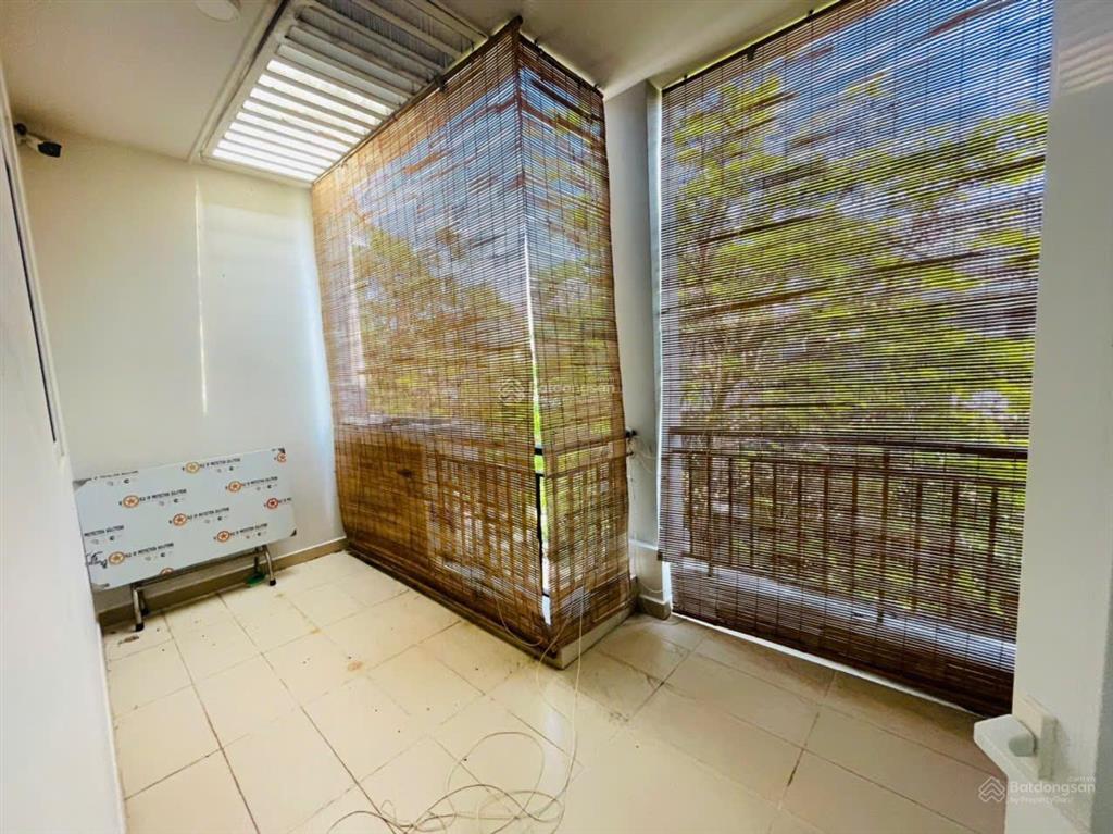 Chính chủ gửi bán nhanh nhà park riverside 5x16,5m. nội thất cơ bản, giá 11 tỷ, sổ hồng