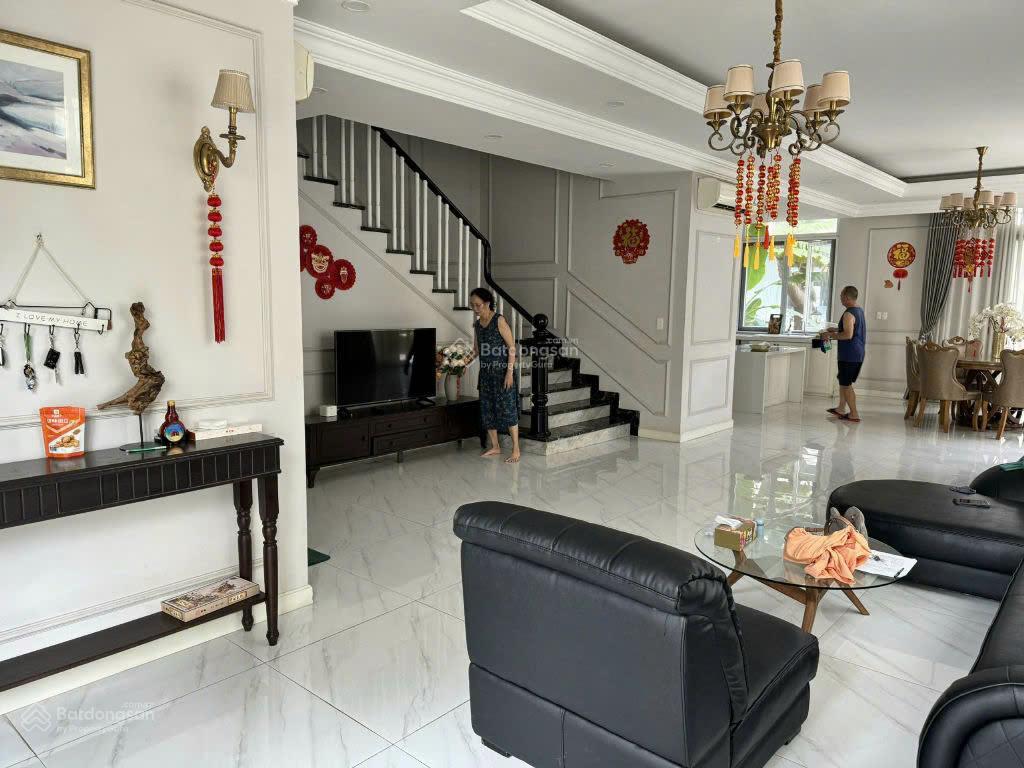 Cho thuê bt the venica khang điền, 10x25m2, nhà mới, full nội thất, giá 60tr/th.