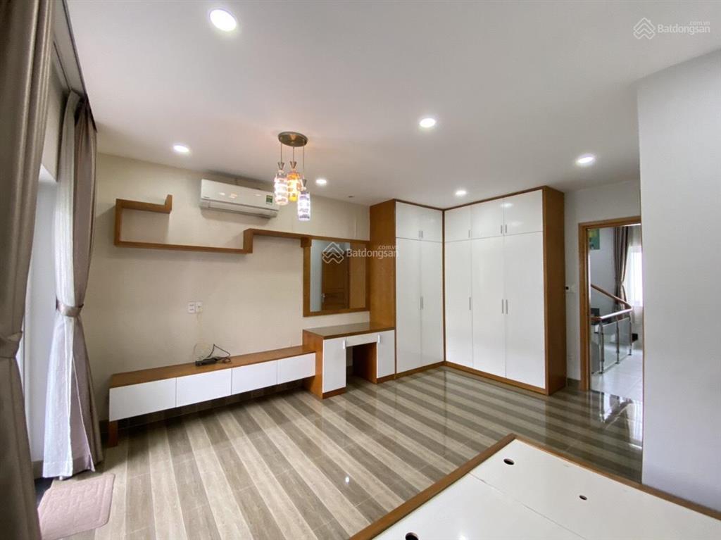 Chính chủ gửi bán nhà phố mega village khang điền, 5x16m, giá 9,6 tỉ, sổ hồng. trục chính