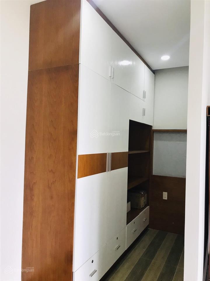 Chính chủ gửi bán nhà phố mega village khang điền, 5x16m, giá 9,6 tỉ, sổ hồng. trục chính