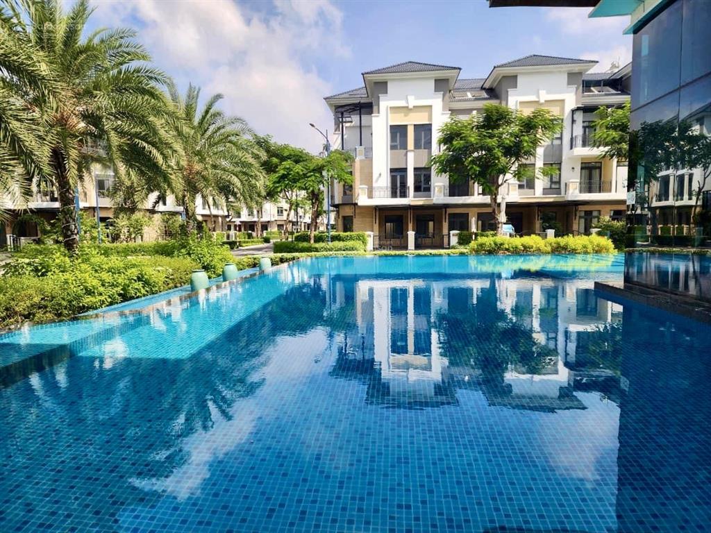 Cho thuê nhà verosa park, nhà 4pn, 4wc, đủ nội thất, giá 35tr/th