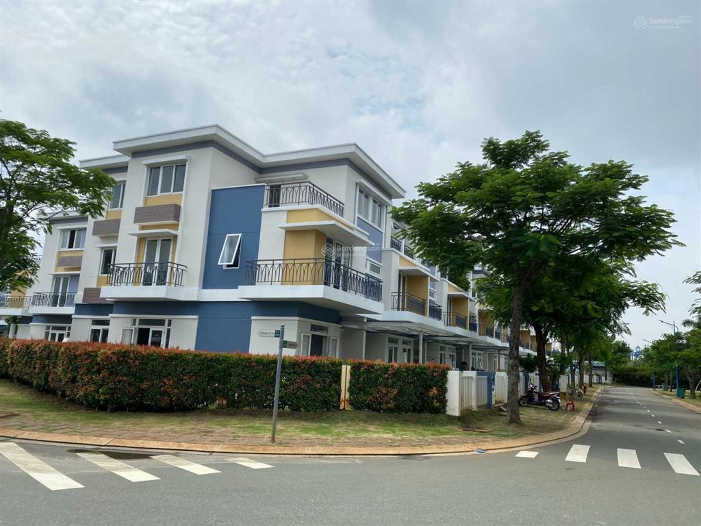 Cần bán căn góc 2mt rosita (vị trí đẹp), 160m2, nhà thô, giá 11,6 tỷ, sổ hồng sẵn, hỗ trợ vay