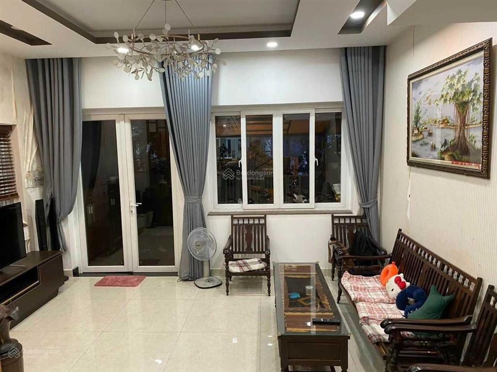 Cho thuê nhà mega village, 1 trệt 2 lầu full nội thất đẹp, 3pn, 3wc, giá 13tr/th, nhà sẵn