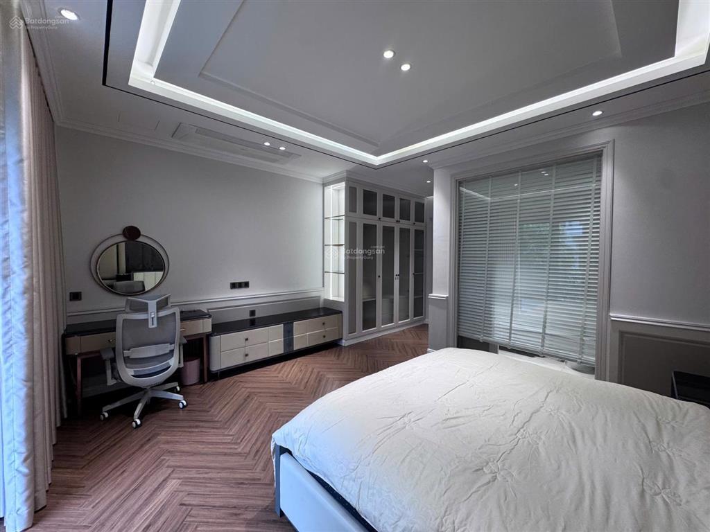 Cho thuê nhà full đồ the classia khang điền, 5x19m, 4pn, 4wc, nhà đẹp, có thang máy, giá 38tr/th