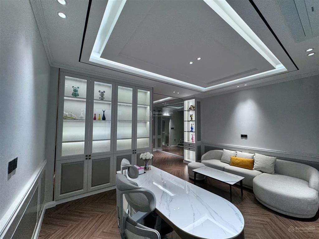 Cho thuê nhà full đồ the classia khang điền, 5x19m, 4pn, 4wc, nhà đẹp, có thang máy, giá 38tr/th