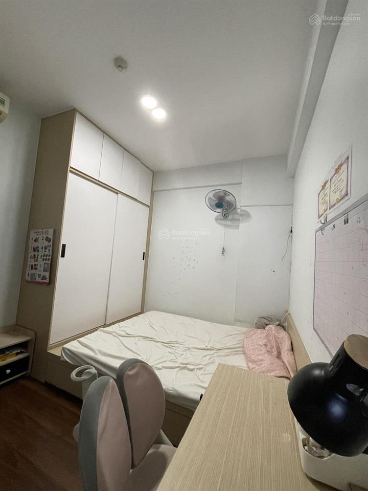Căn hộ lovera vista 65,6m2 2pn + 2wc ban công đông bắc view quận 1 thoáng mát, sổ hồng sẵn  3,3 tỷ