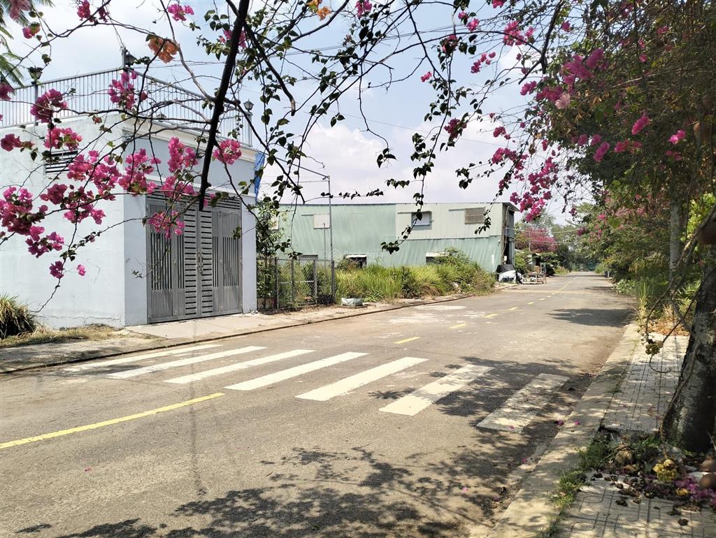 Thanh lý gấp đất tại q9, ngay khu dân cư gần chợ giá chỉ 2,05 tỷ, shr, đường 9m  0934 652 ***