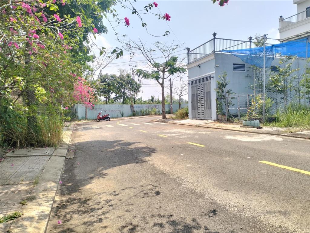 Thanh lý gấp đất tại q9, ngay khu dân cư gần chợ giá chỉ 2,05 tỷ, shr, đường 9m  0934 652 ***