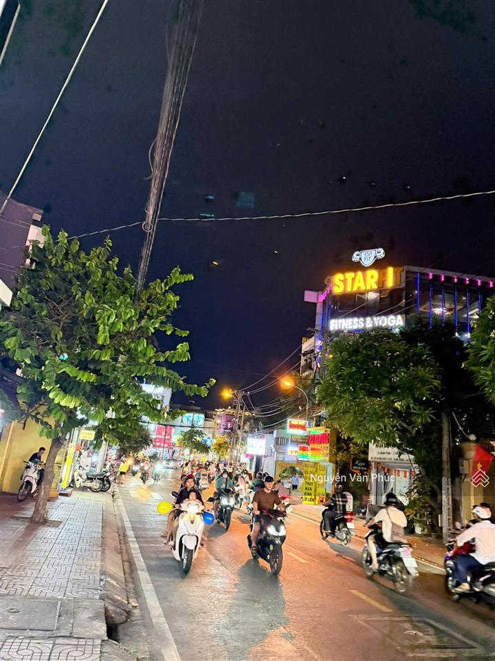 Dòng tiền 125tr/tháng. chdv 5 tầng mt đường 11 trường thọ, thủ đức. dt 8m*40m=320m2. giá 39 tỷ tl