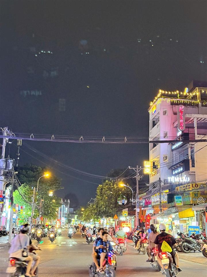 Dòng tiền 125tr/tháng. chdv 5 tầng mt đường 11 trường thọ, thủ đức. dt 8m*40m=320m2. giá 39 tỷ tl