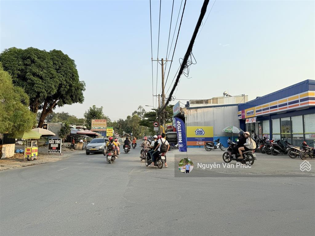 Nhà mt lã xuân oai đang mở rộng 30m. ngang 30m*65m=1900m2 thổ cư. giá bán 165 tỷ thương lượng